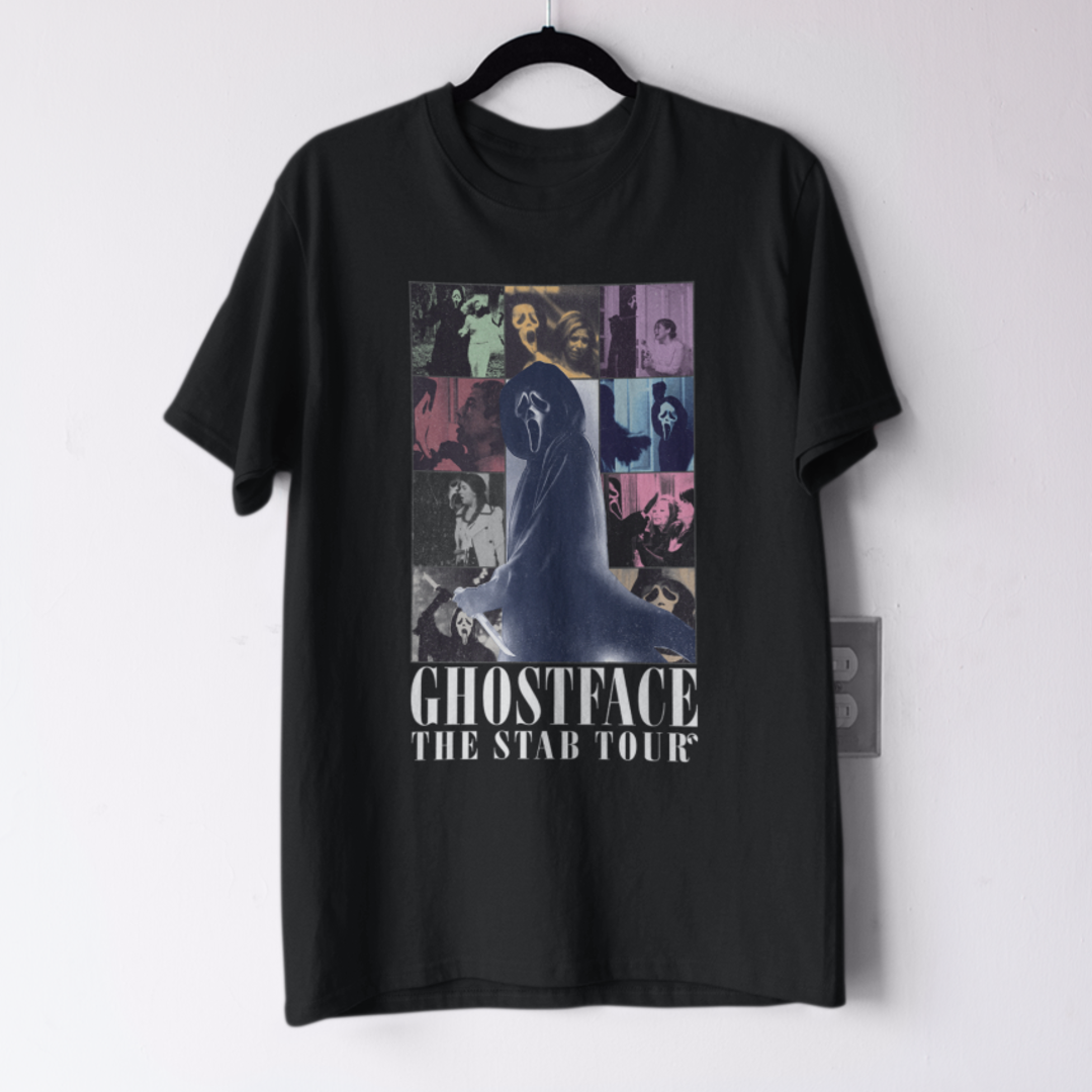 T-Shirt Classic Ghostface The Stab Tour (Letreiro Branco) em Flutuante