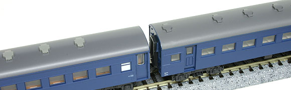 古いスハ43を新製品に混ぜる