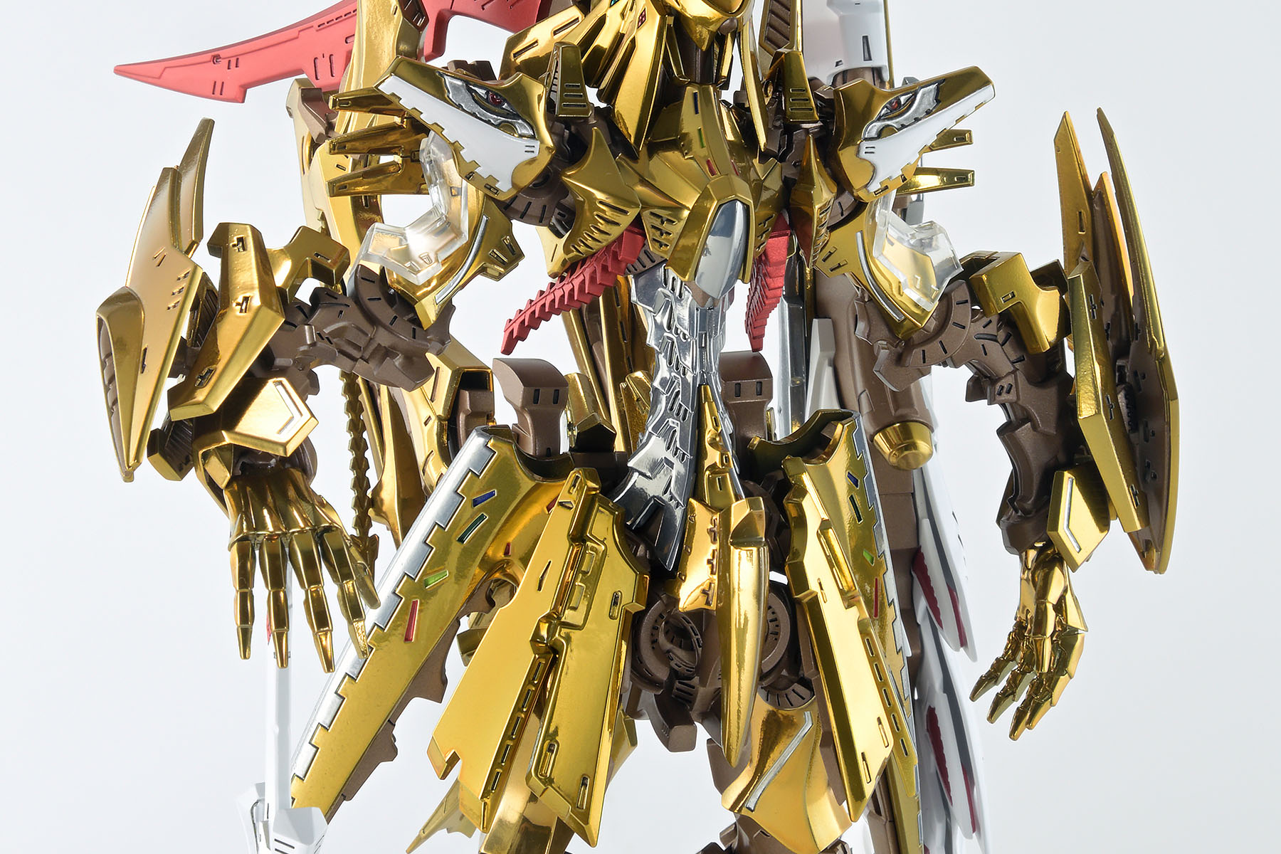 クローム調・ゴールド塗装で帝騎マグナパレスを再現！プロモデラー