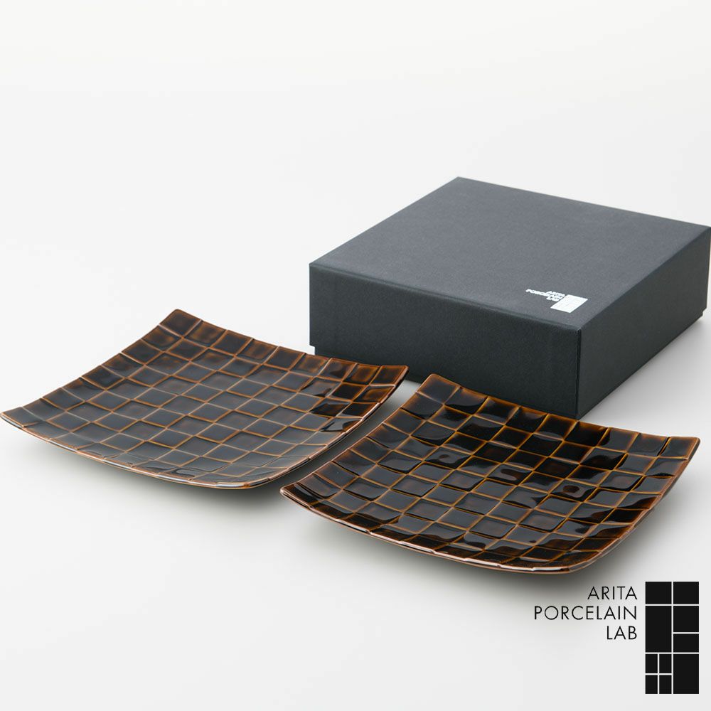 GAUFRE 市松正方皿（小） 飴釉 2枚セット 化粧箱入 – ARITA PORCELAIN