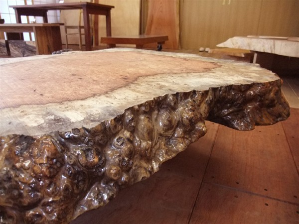 花梨瘤のテーブルの販売は馬場銘木へ。一枚板専門店ならではの品揃え