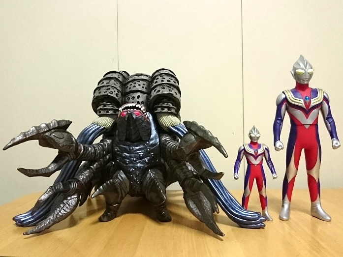 巨大ガタノゾーア降臨！「ガシャポン ウルトラヒーロー500&ウルトラ