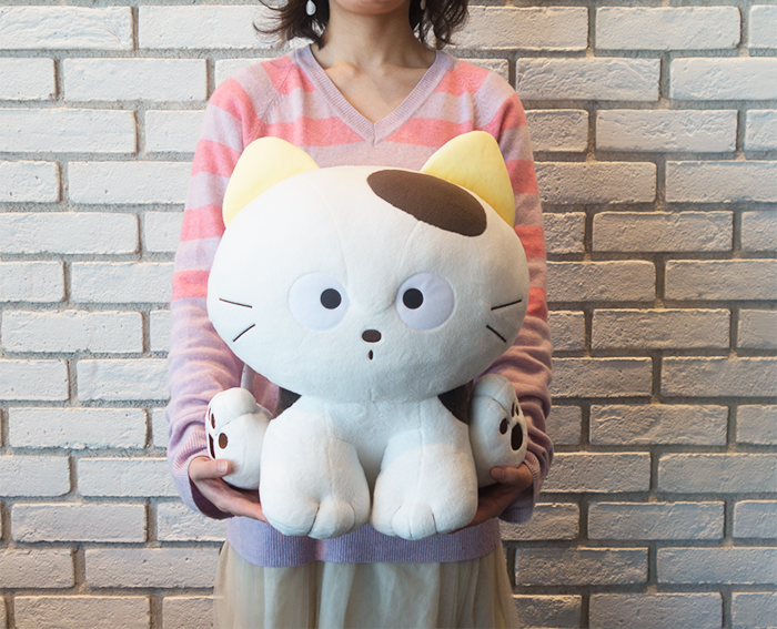 クレーンゲームのプライズに、とびきりBIGなタマのぬいぐるみが登場