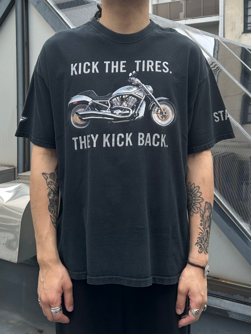 00's HARLEY-DAVIDSON 「Kick The Tires Staff Tee」ハーレーTシャツ