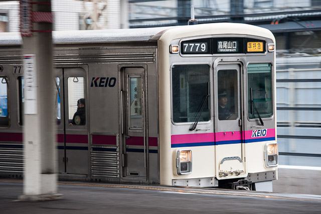 京王電鉄7000系の新方向幕交換編成 – 回送電車