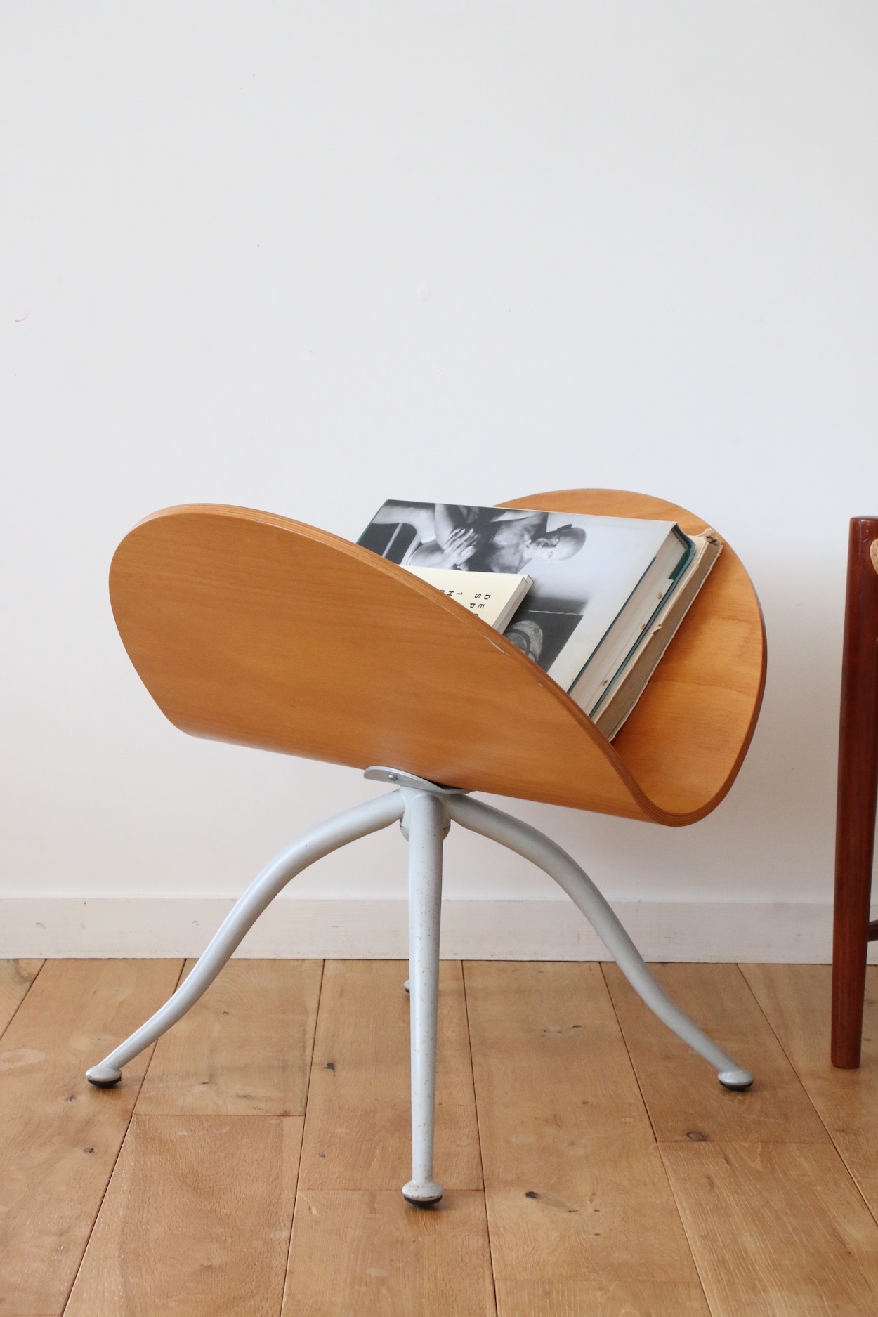 Calligaris Magazine Rack カリガリス マガジンラック | FEM TRE NOLL