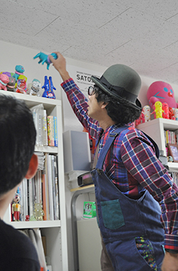 片桐仁さん × デハラユキノリさん | 片桐仁 不条理アート粘土作品展