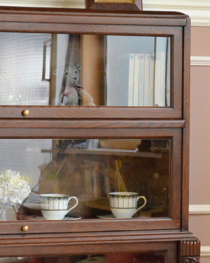 葡萄の彫まで付いた美しい英国アンティーク家具、フラップ扉のブック