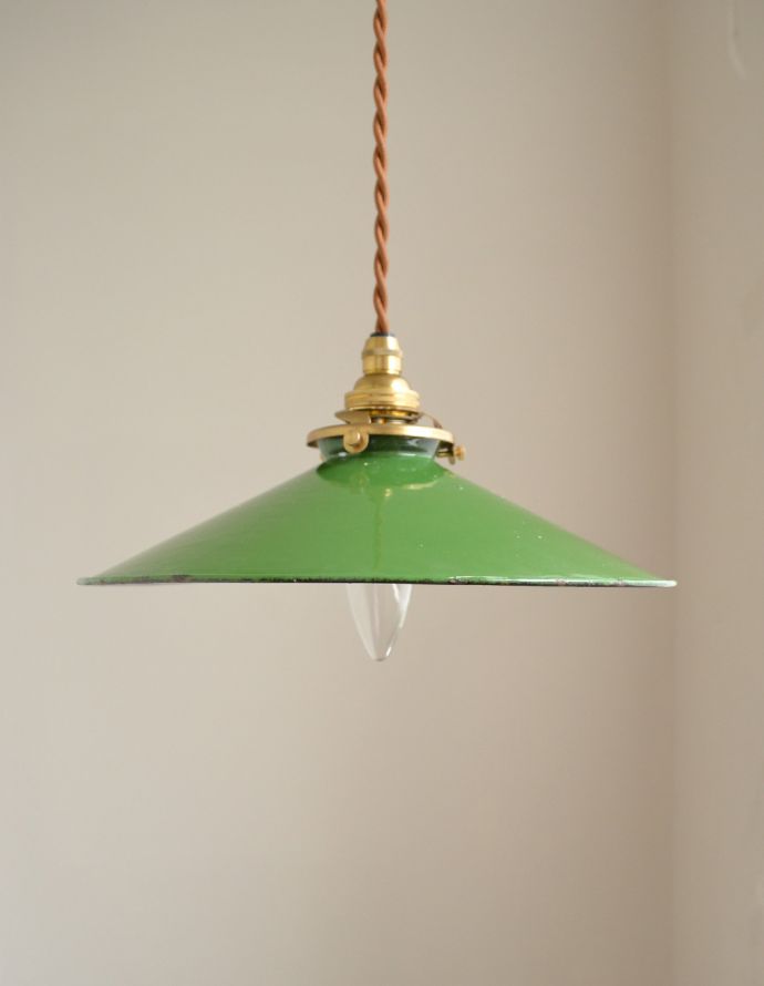 北欧テイストのシェード、アンティークホウロウ製のペンダントライト