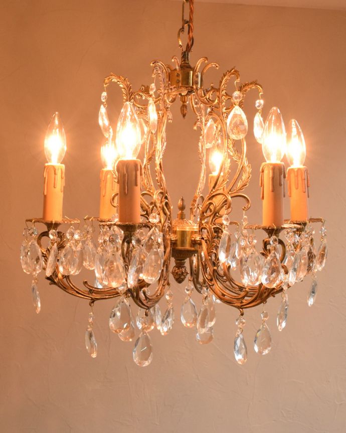 ゴージャスな真鍮製アンティークシャンデリア（E17シャンデリア球付