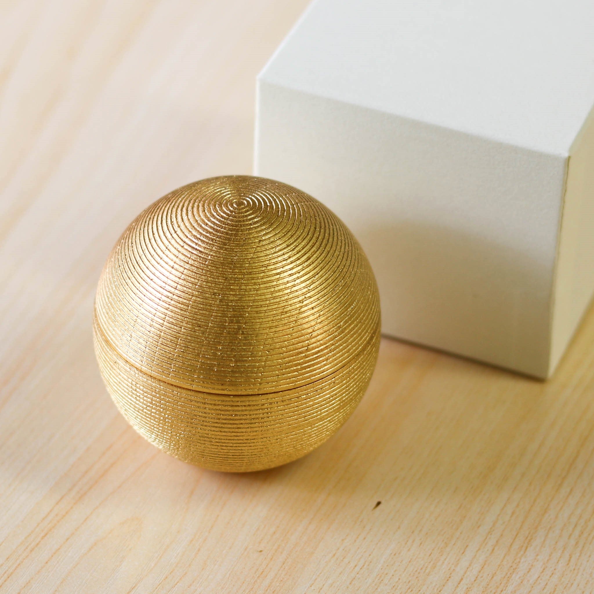 金沢金箔 小物入れ | 千筋 まり型 | 永遠色 | 箔座