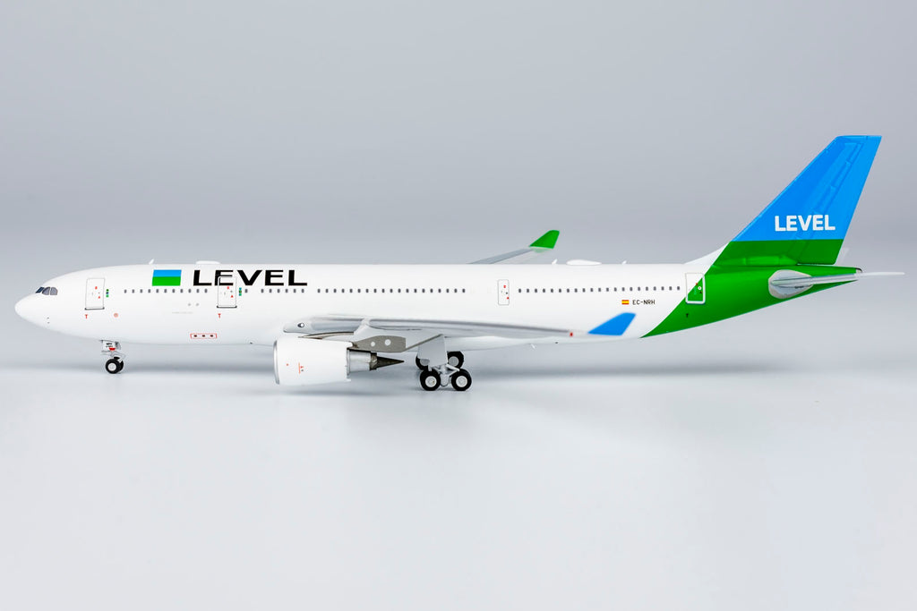 Level Airbus A330-200 EC-NRH NG Model 61062 Scale 1:400 – PandaFox