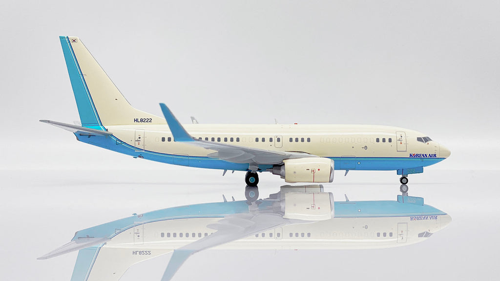 Korean Air Boeing 737-700 BBJ HL8222 JC Wings EW2737009 Scale 1