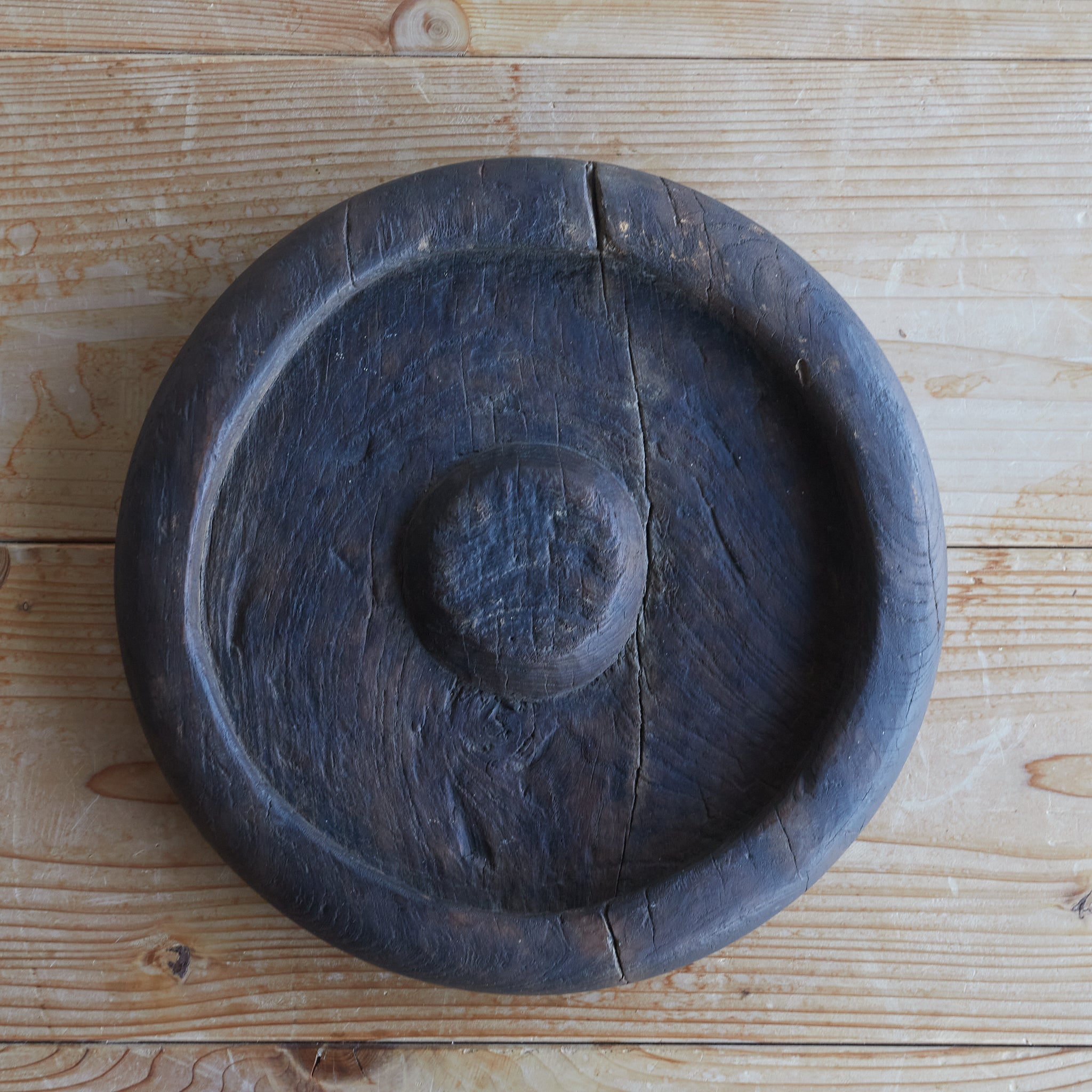 李朝 木地刳抜煙草盆（1392–1897 CE） | 入蘆花（ロカニイル）