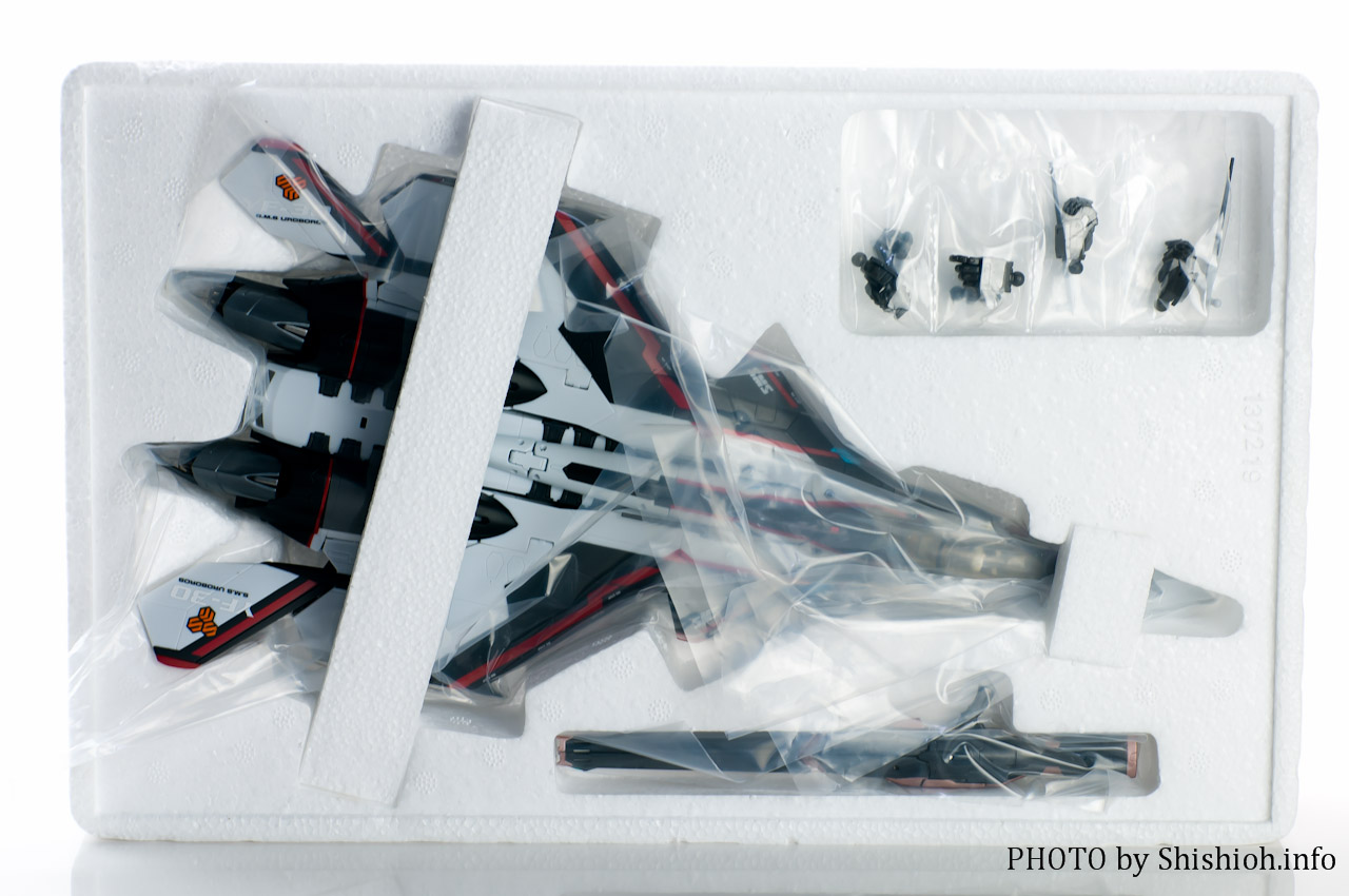 レビュー】 バンダイ DX超合金 YF-30 クロノス （バトロイド形態