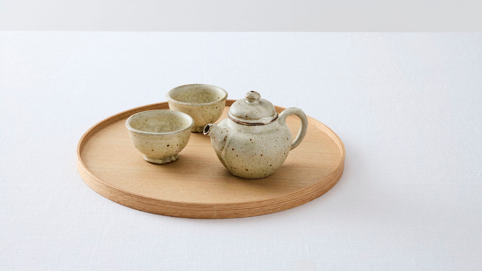 愛おしい、ヒビ模様。天野千香さんのヒビ粉引のお茶道具 – 煎茶堂東京