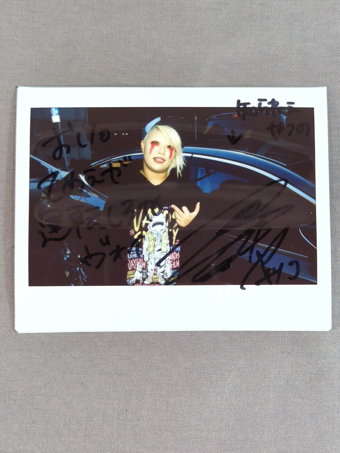 刀羅ナツコ 直筆サイン入りチェキ(C-2) – 闘道館