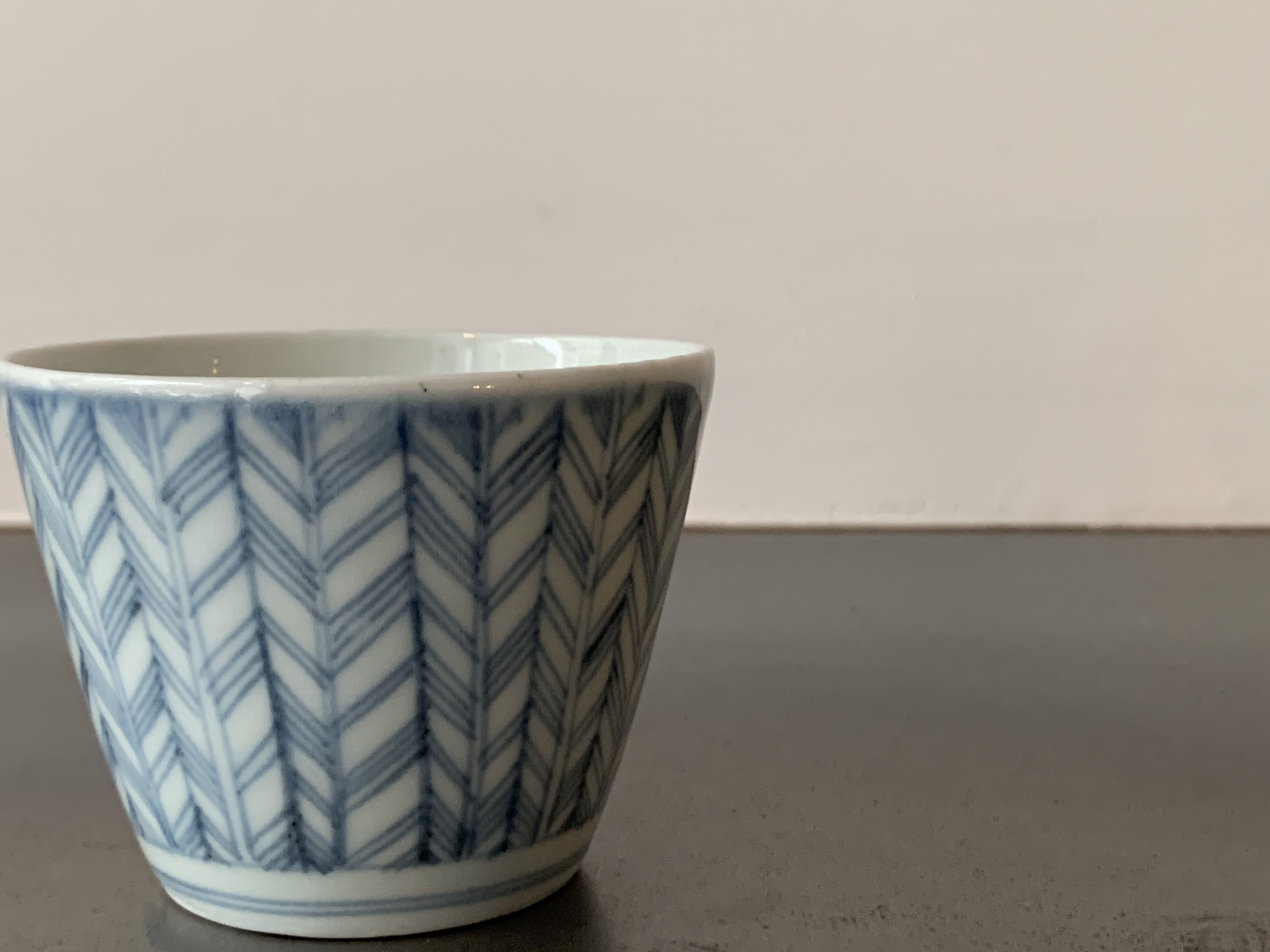 古伊万里矢羽文蕎麦猪口｜古美術 桃凛