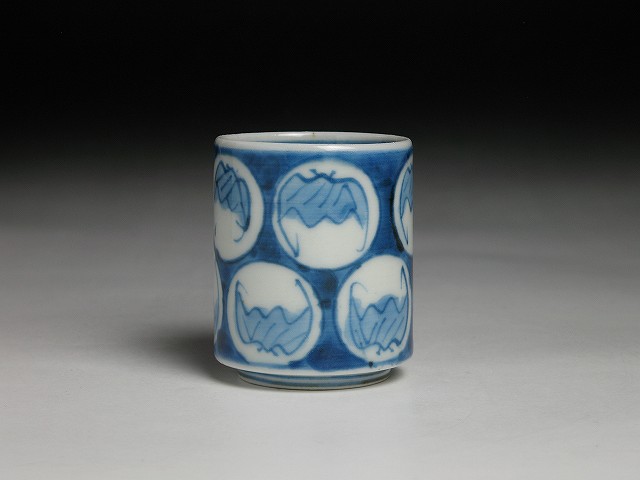 古美術 三樹 - 古伊万里 こうもり文のぞき猪口 | 古美術品専門サイト