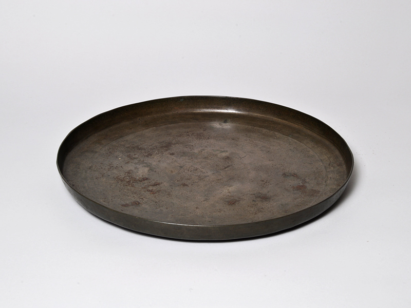 砂張盆？　お盆　金属　無地 楽天市場】【 お盆 トレー ・ 日本製】18-8ステンレス 丸盆 55cm【業務