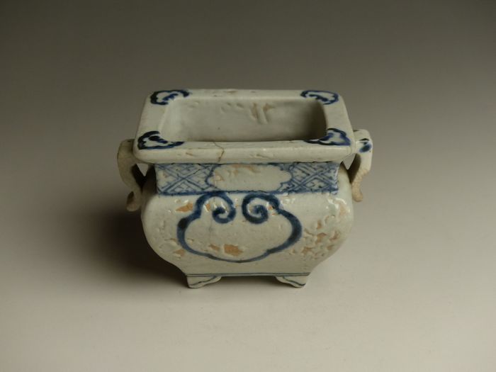 古美術 猫 - 初期伊万里染付耳付香炉 | 古美術品専門サイト fufufufu.com