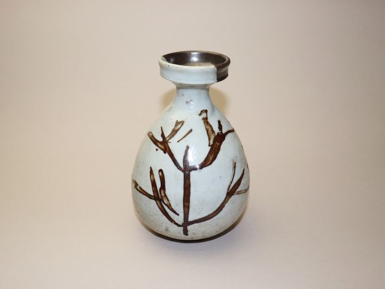 李朝海陀酒注　李朝海陀童子酒注　　李朝海陀徳利　李朝海陀童子徳利　 李朝酒注 李朝 白磁面取瓶 徳利 木箱付（1392–1897 CE） | 入蘆花（ロカニイル）