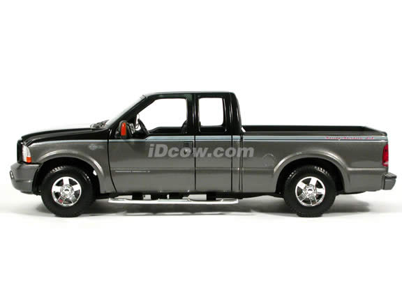 2004 Ford Harley Davidson F-350 diecast model truck 1:18 scale die