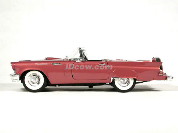 1957 Ford Thunderbird diecast model car 1:18 scale die cast by