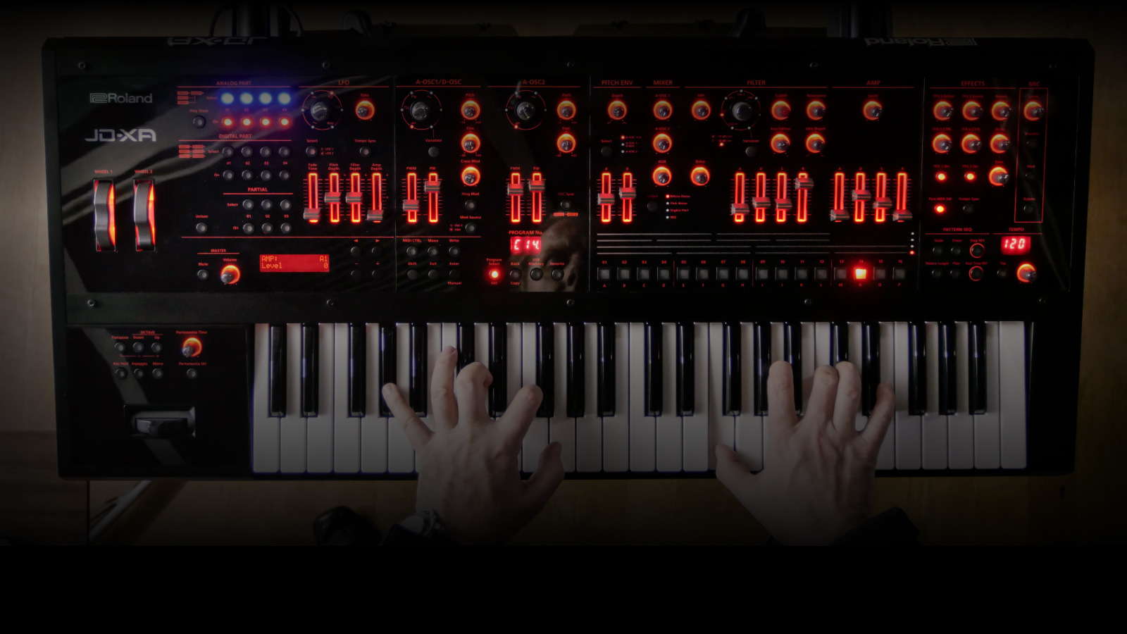 アナログとデジタルのクロスオーバーシンセサイザーJD-XA弾いてきまし