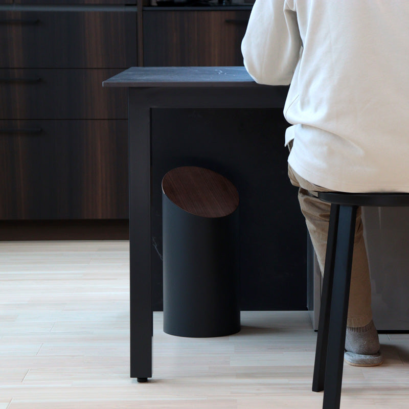 MOHEIM SWING BIN M ブラック×ウォールナット｜ふた付きゴミ箱 8L