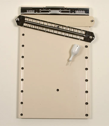 川崎市視覚障害者情報文化センター：視覚障害者用グッズ 32マス標準