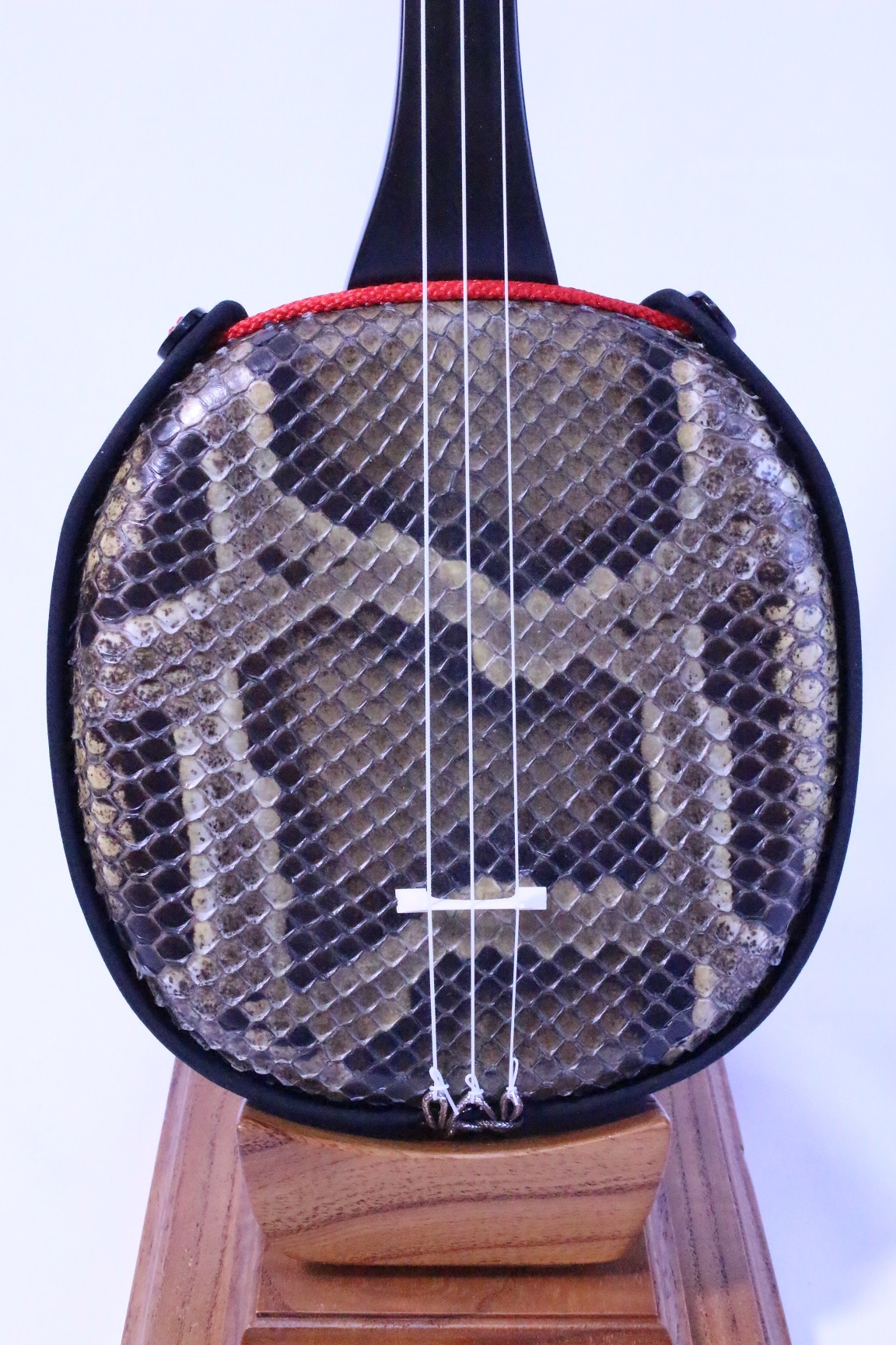 ◇本格◇カミゲン黒木三線【8点セット付き】 三線・木工品の販売