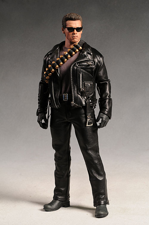 Review and photos of Terminator 2 T-800 DX10 action figure by Hot Toys