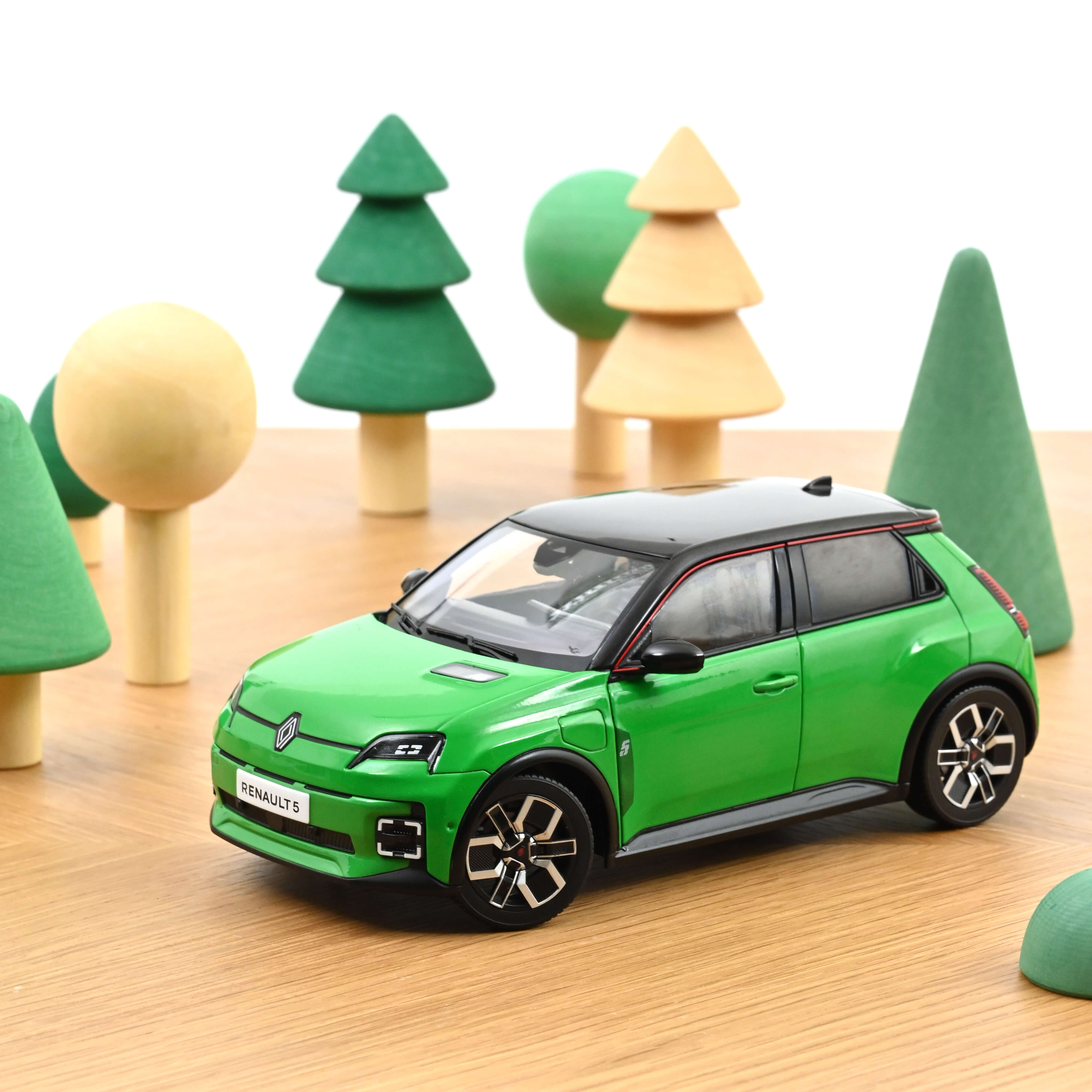 Renault 5 E-Tech Electric 2024 Pop Green & Black 1:18 – Norev