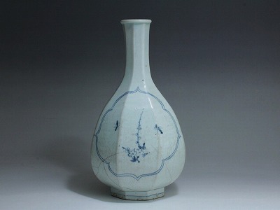 Blog » 李朝 青花窓絵梅樹文詩文入面取瓶 ｜大塚美術 / Otsuka Fine Art