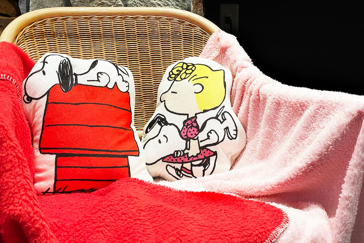 大好評！PEANUTS Cafeオリジナルのクッションブランケットに、第3弾の