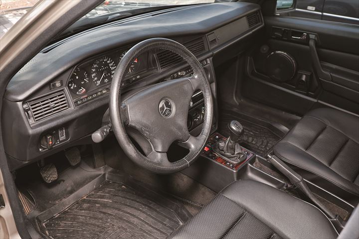 創刊200号記念特集③／ TOTAL ACCESS】整備済み管理車両である2.3-16の