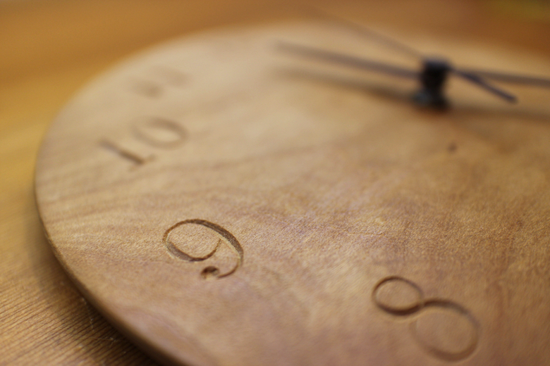 三谷龍二さんの壁掛け時計を電波時計化する - The 9th trail.