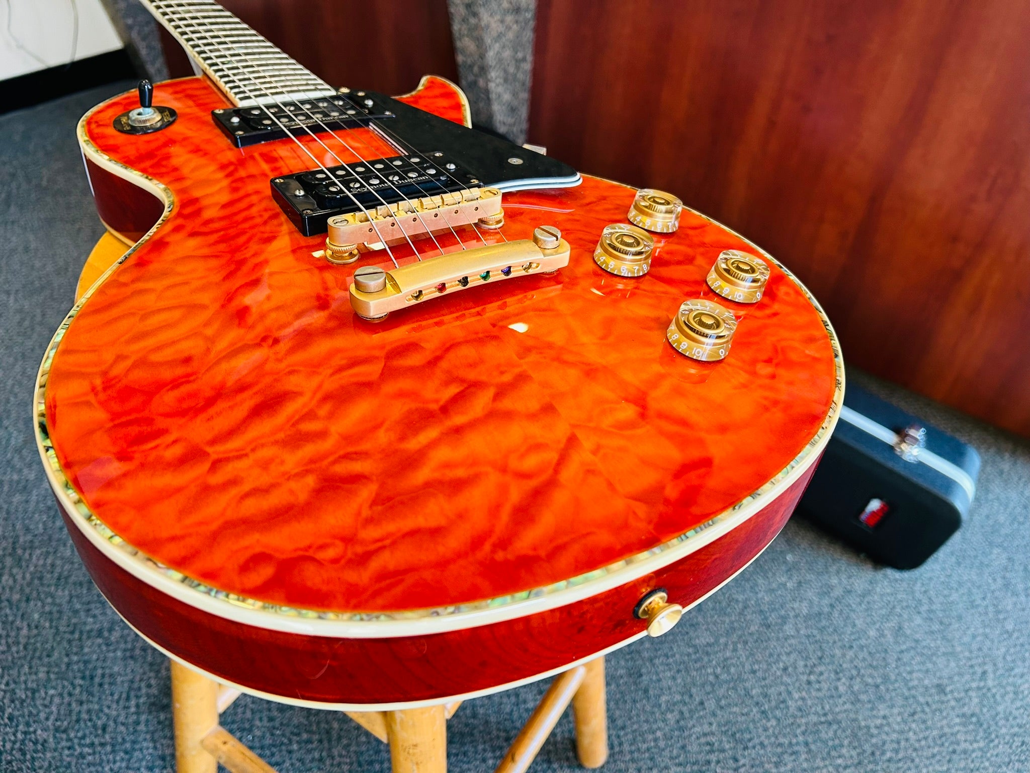 RWG Raven West Guitars Les Paul Model Sunburst Hard Case – 917pawnshop