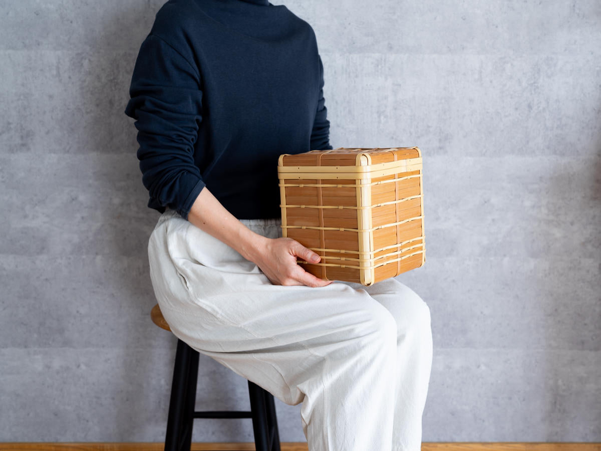暮らしを整える白竹と炭化竹の蓋付きかご – 市川籠店 | 1basketry
