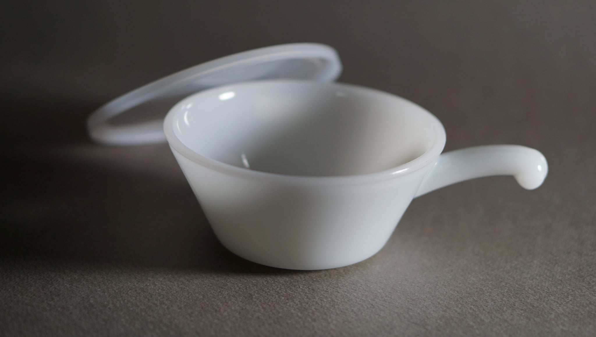 Fire-King】ワンハンドルキャセロール ホワイト – onetique