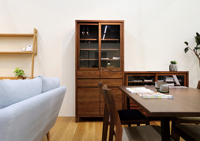 カノ 85トールカップボード WALNUT(W85×D42×H176cm)税込￥248,000