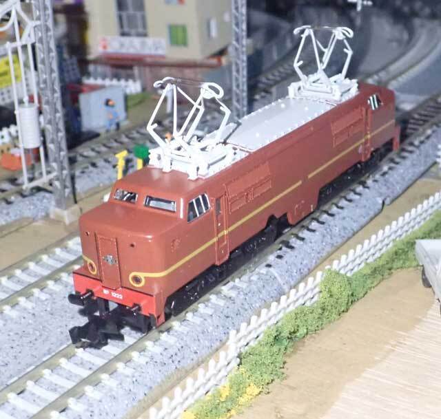 ミニトリックスの1200型電機と「外国製Nゲージの分解整備」: 光山市