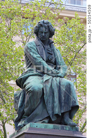 ウィーンのベートーベンの銅像の写真素材 [50354509] - PIXTA