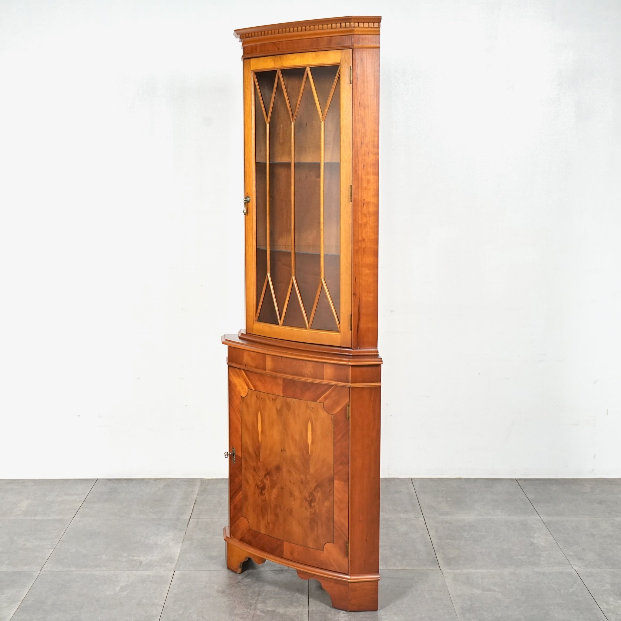 英国クラシック ヴィンテージ コーナーキャビネット – TIME HYPE