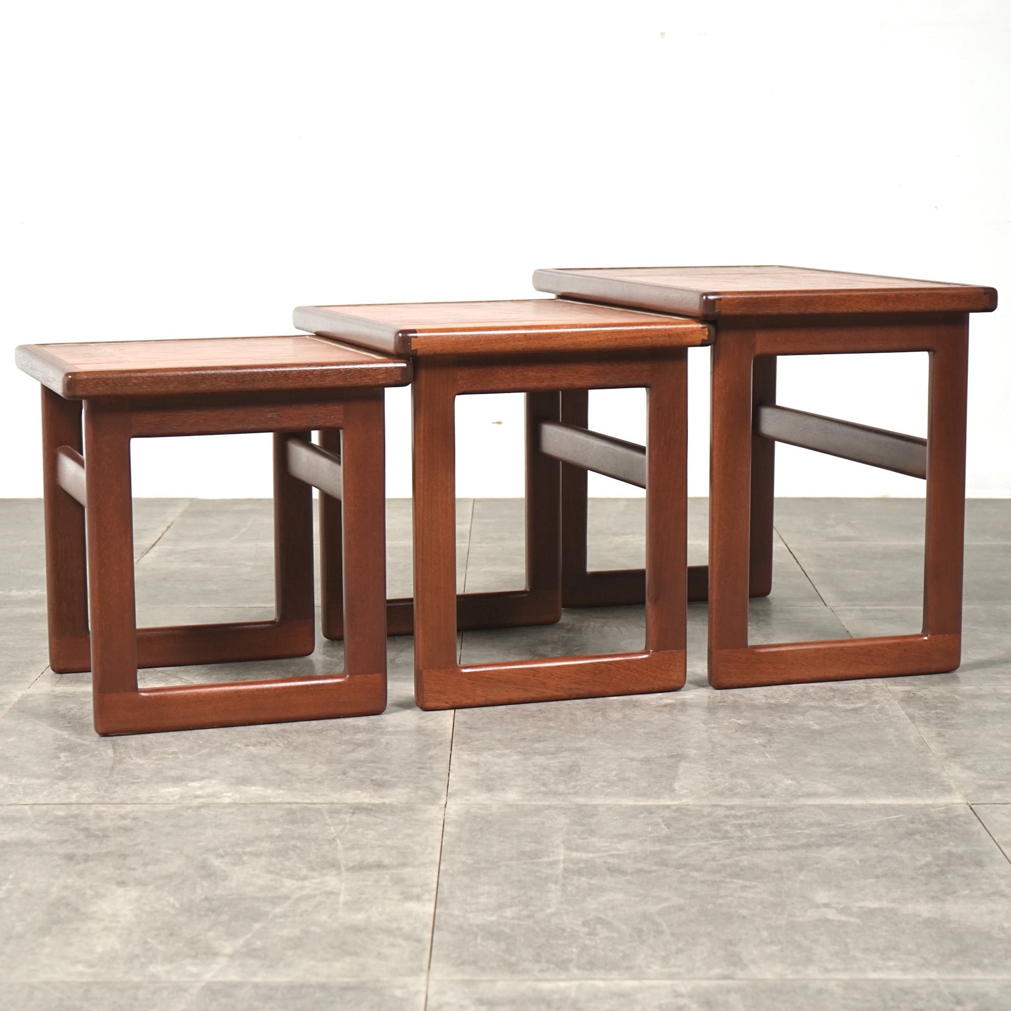 AnBerCraft】タイルトップ ネストテーブル – TIME HYPE