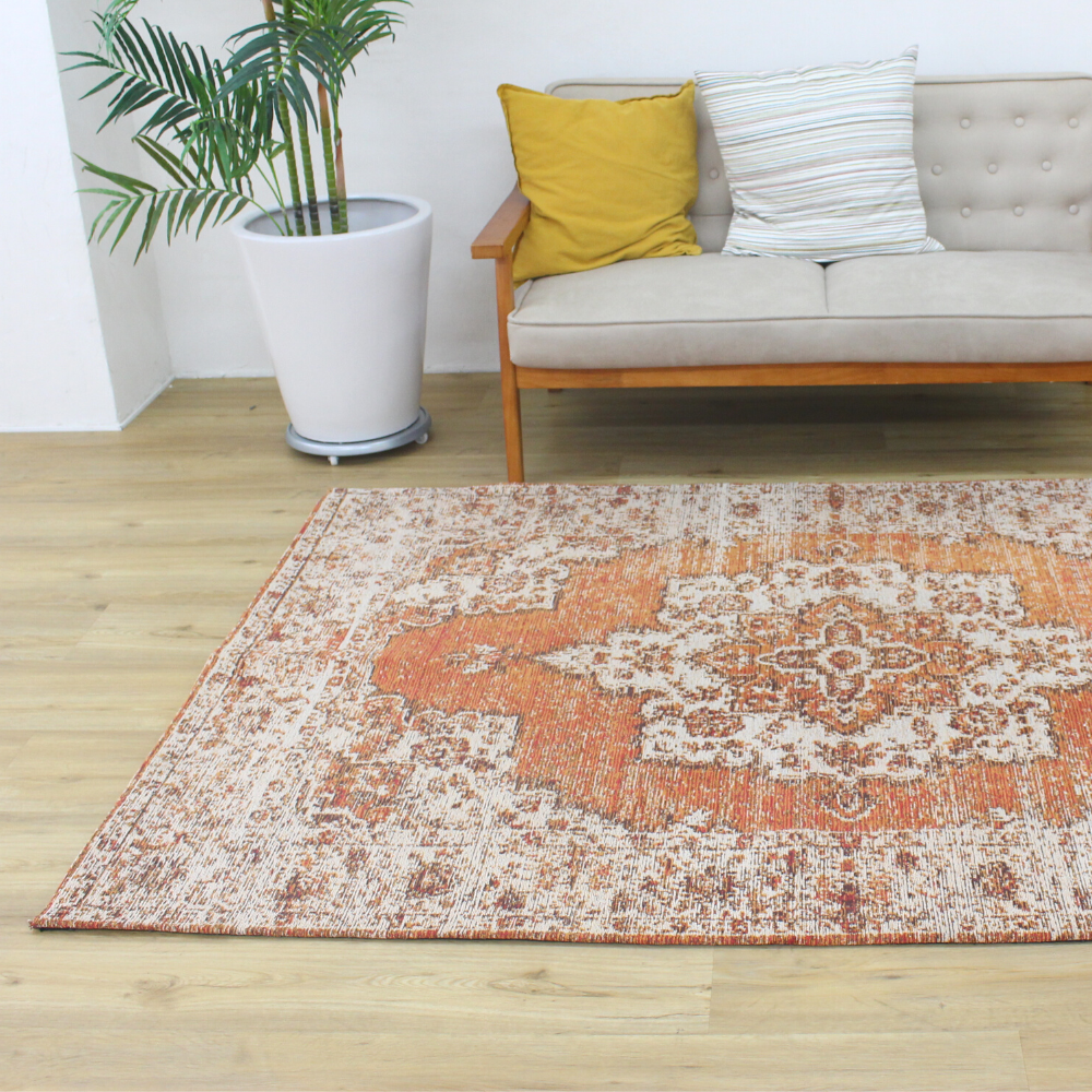 珍しいバーミリオンオレンジカラーのヴィンテージスタイルラグ EMMA