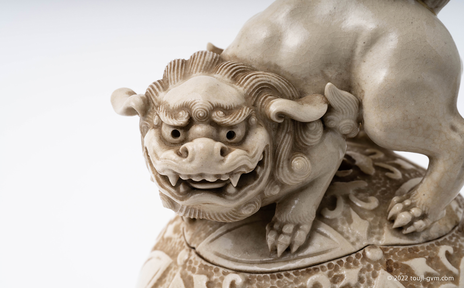 白備前獅子香炉 – White Glaze Bizen Ware Censer | 陶磁オンライン