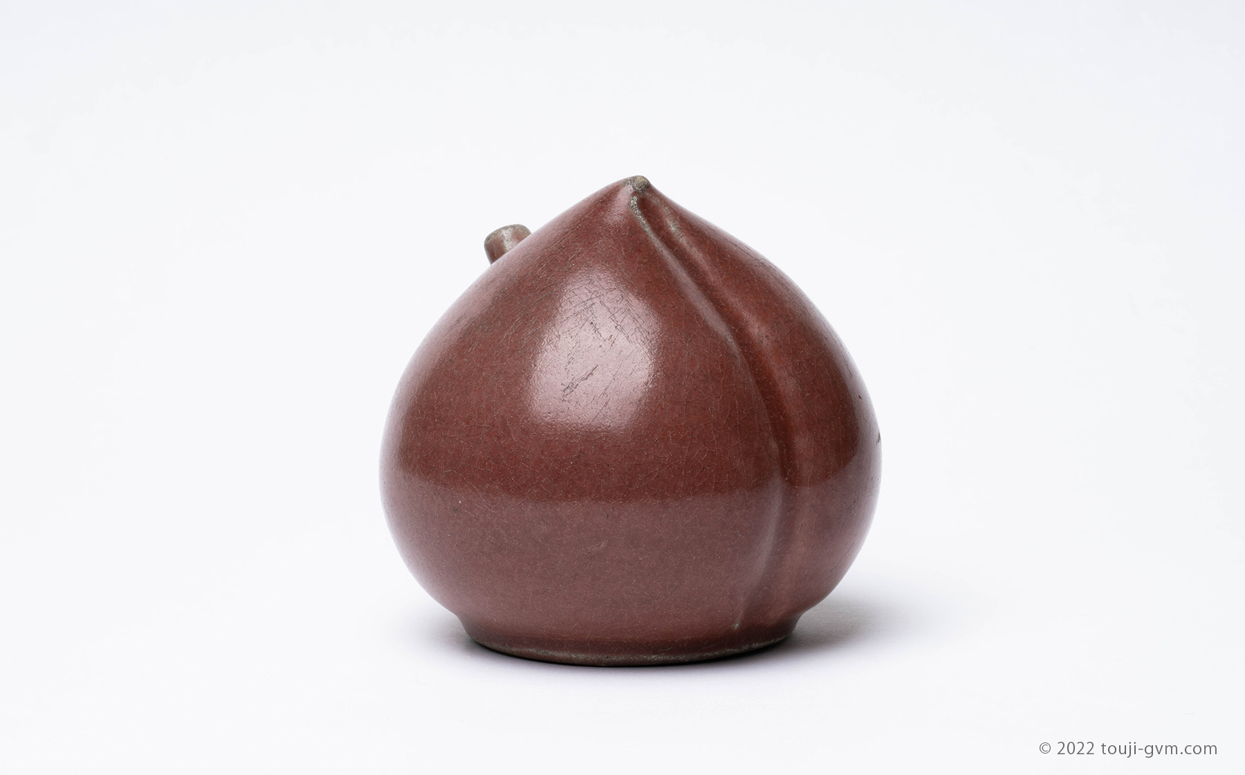 総辰砂桃形水滴 – Peach-Shaped Water Dropper | 陶磁オンライン美術館