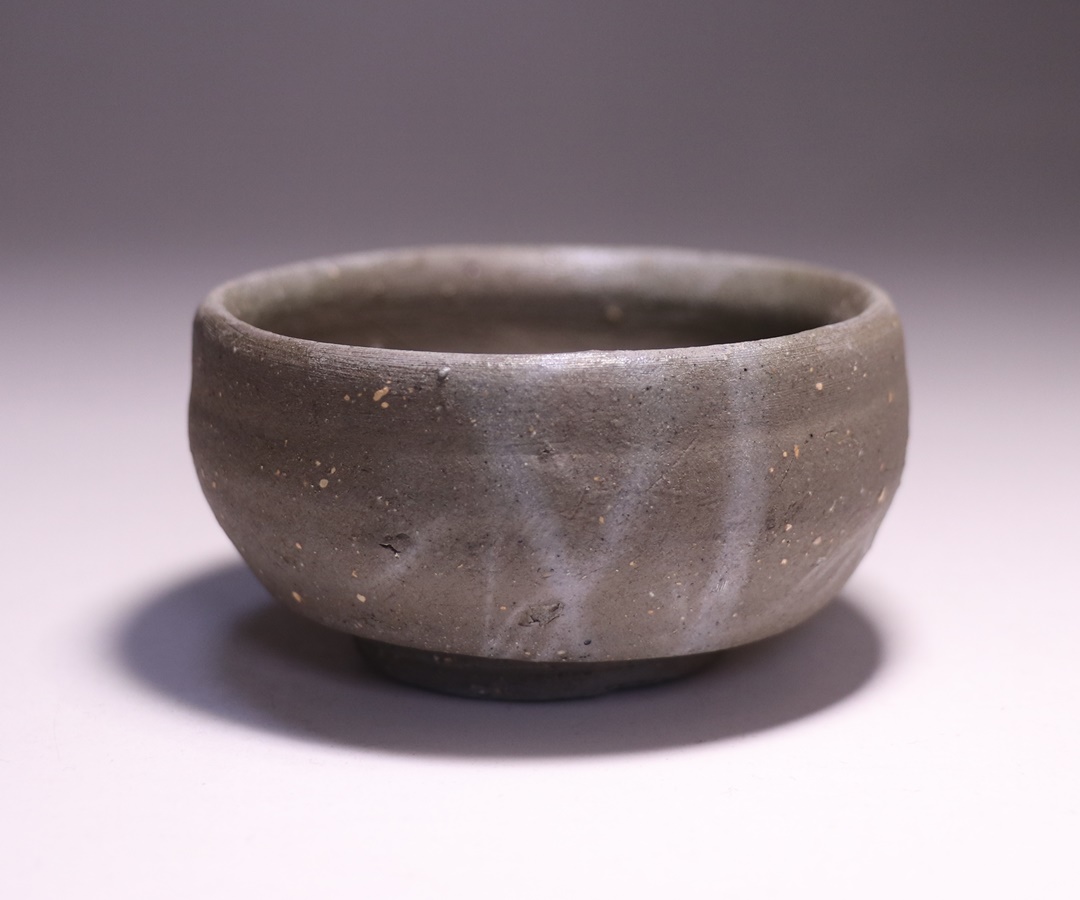 屋代剛右 作 「伊部酒呑」 ～備前焼専門卸小売店 川口陶楽苑～